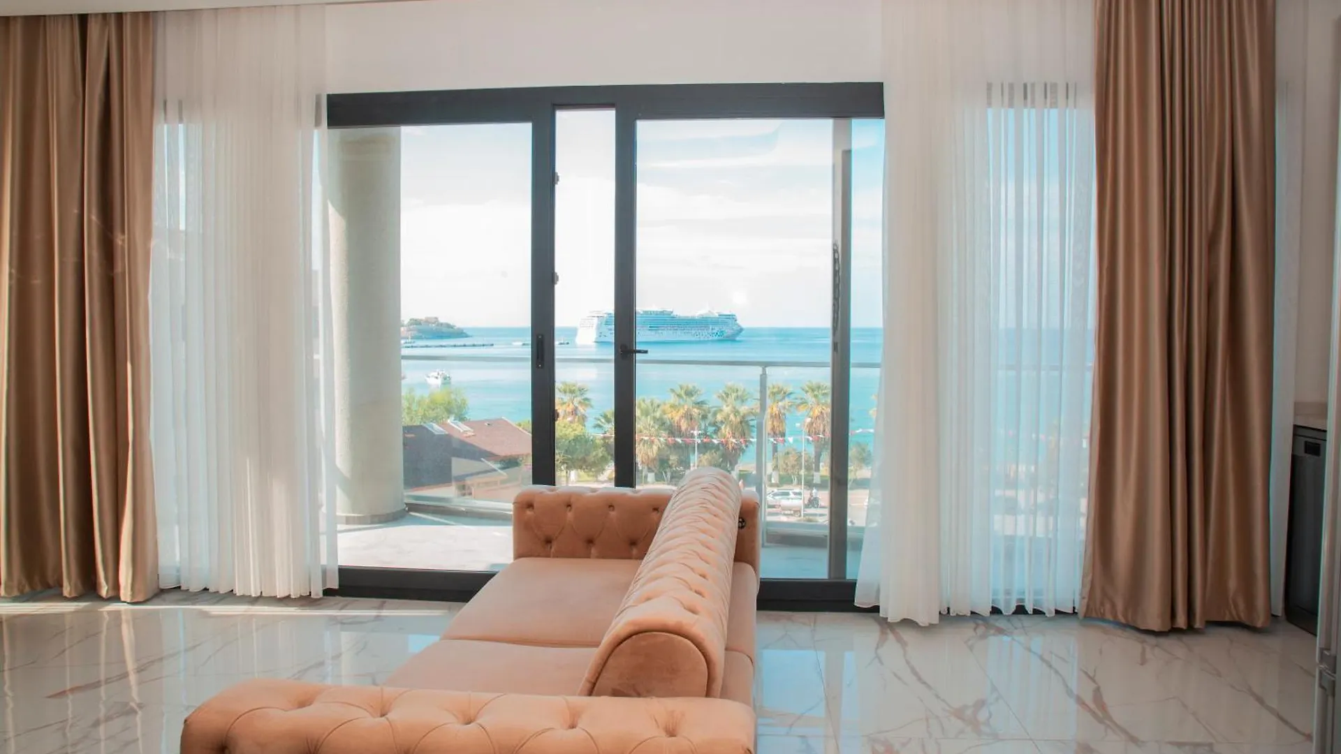 Amazing 2 Bedroom Apartment In Top Location Kusadası