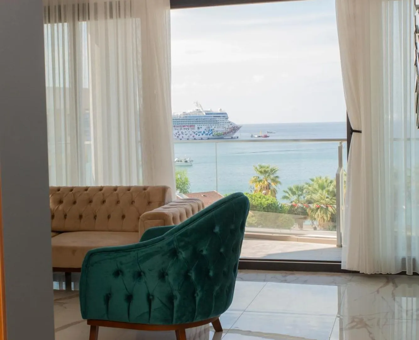 Amazing 2 Bedroom Apartment In Top Location Kusadası